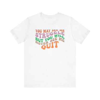 Camiseta unisex motivacional: PUEDES VERME LUCHAR, PERO NUNCA ME VERÁS RENUNCIAR